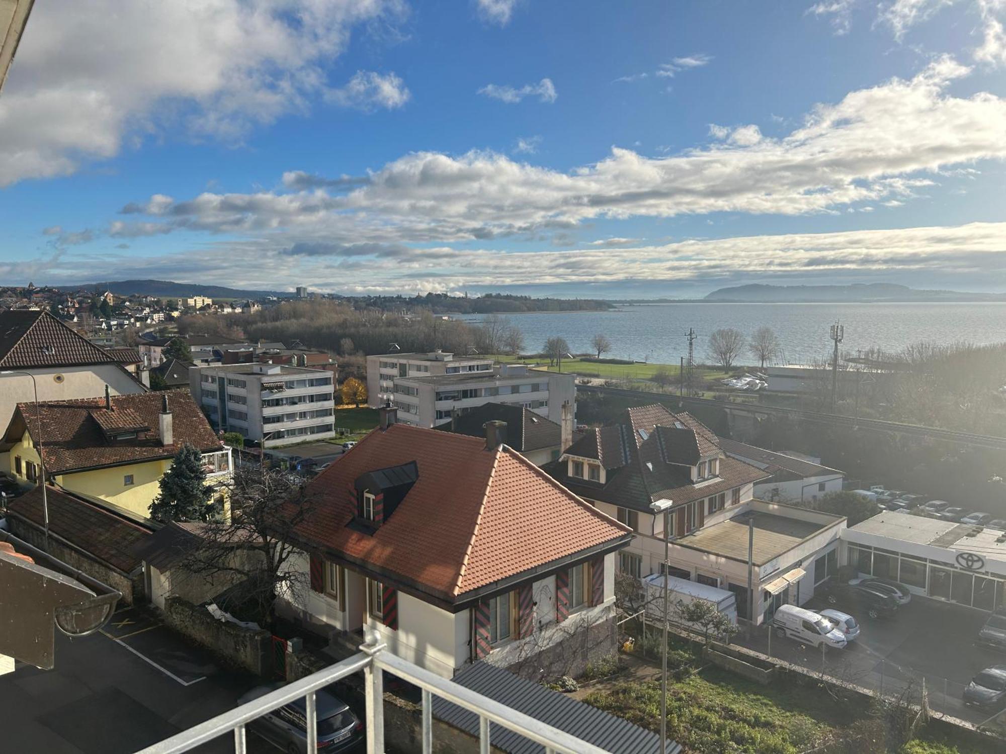 La Maison Bleue A 2 Pas Du Lac Du Neuchatel Hauterive  Экстерьер фото